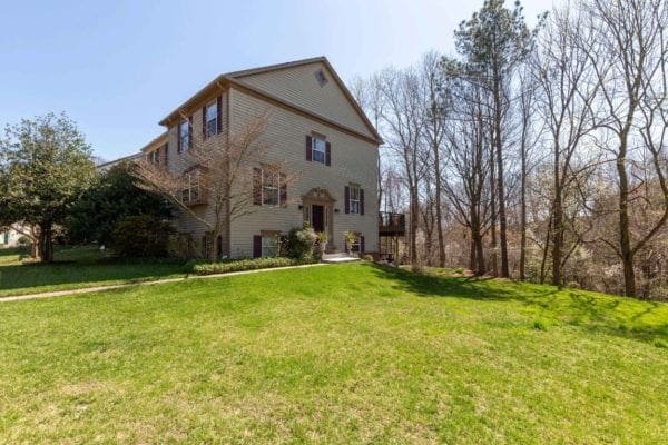 5731 Mason Bluff Dr. Burke, VA 22015