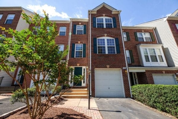 11405 Mactavish Hts Fairfax, VA 22030