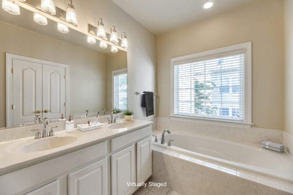 11405 Mactavish Hts Fairfax, VA 22030 - Primary Bathroom